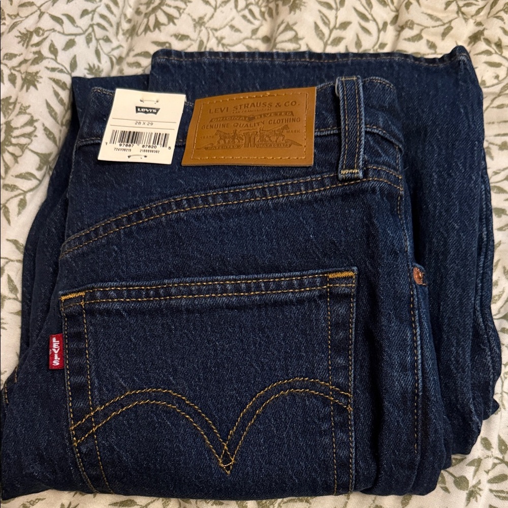 Levi's ribcage straight ankle jeans.  Button fly.